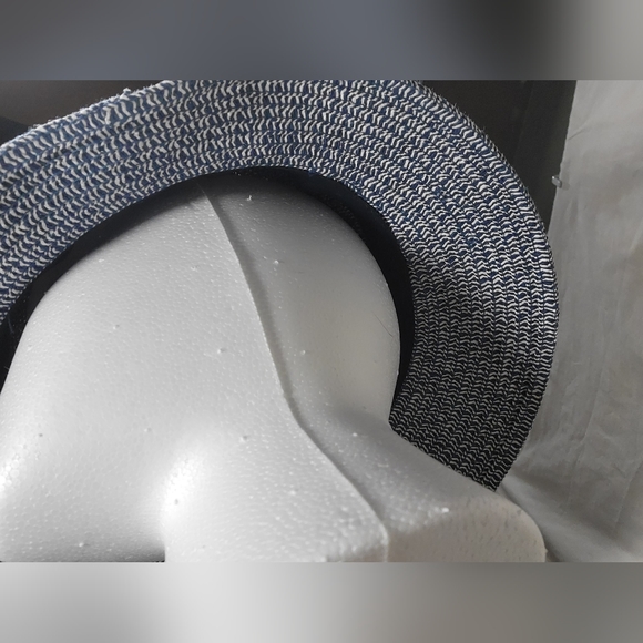 Beautiful NWOT Betmar Jess style sun hat in blue & white poly braid. New no tags - Picture 8 of 10